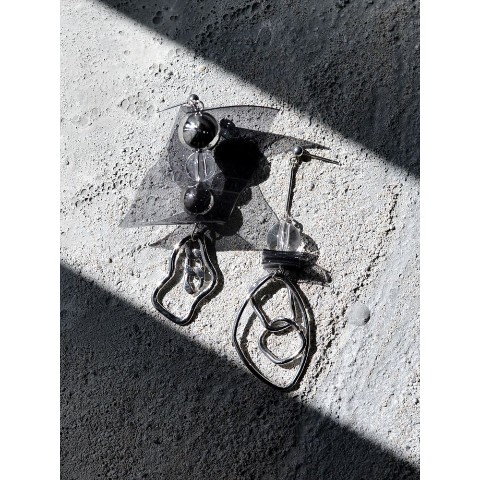 【legmos】PVC black/silver ピアス