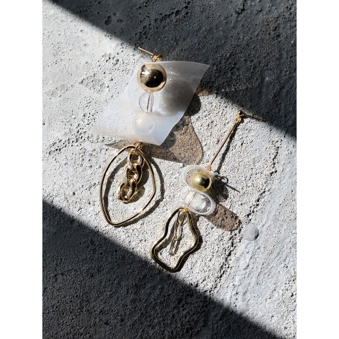 【legmos】PVC white/gold ピアス