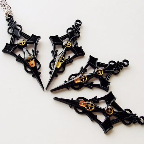 【lioness】黒十字ネックレス